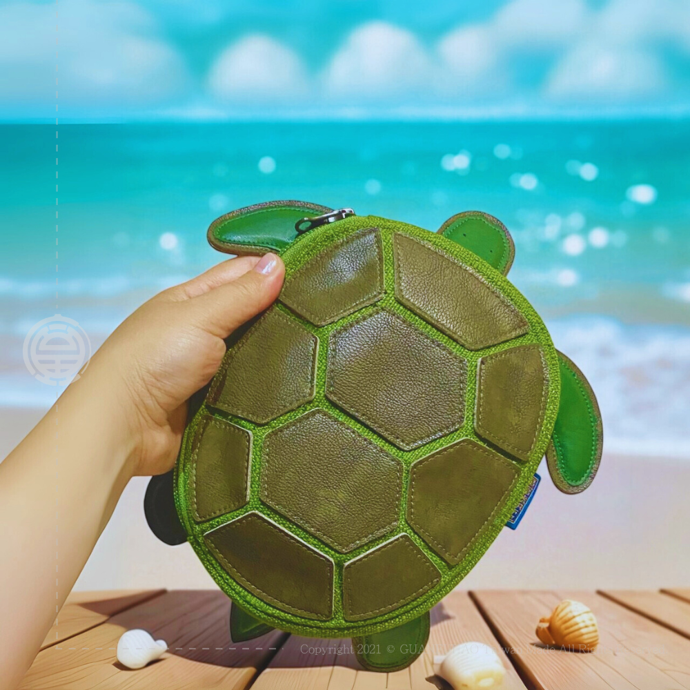 預購~手工立體海龜斜背包>留住生活中與海洋的互動(現至10/18日~下單且付款完成即確認預購收單。10月下旬排生產線製程,預計11月28日開始陸續發貨。)