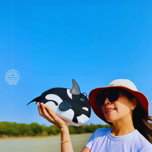 預購(訂購折扣優惠)虎鯨三角側包(特預款)~留住海洋夏日的感動(現起至11/10日~下單並完成付款即確認訂購收單。11月中旬上線製程,預計12/12日開始陸續發貨。)