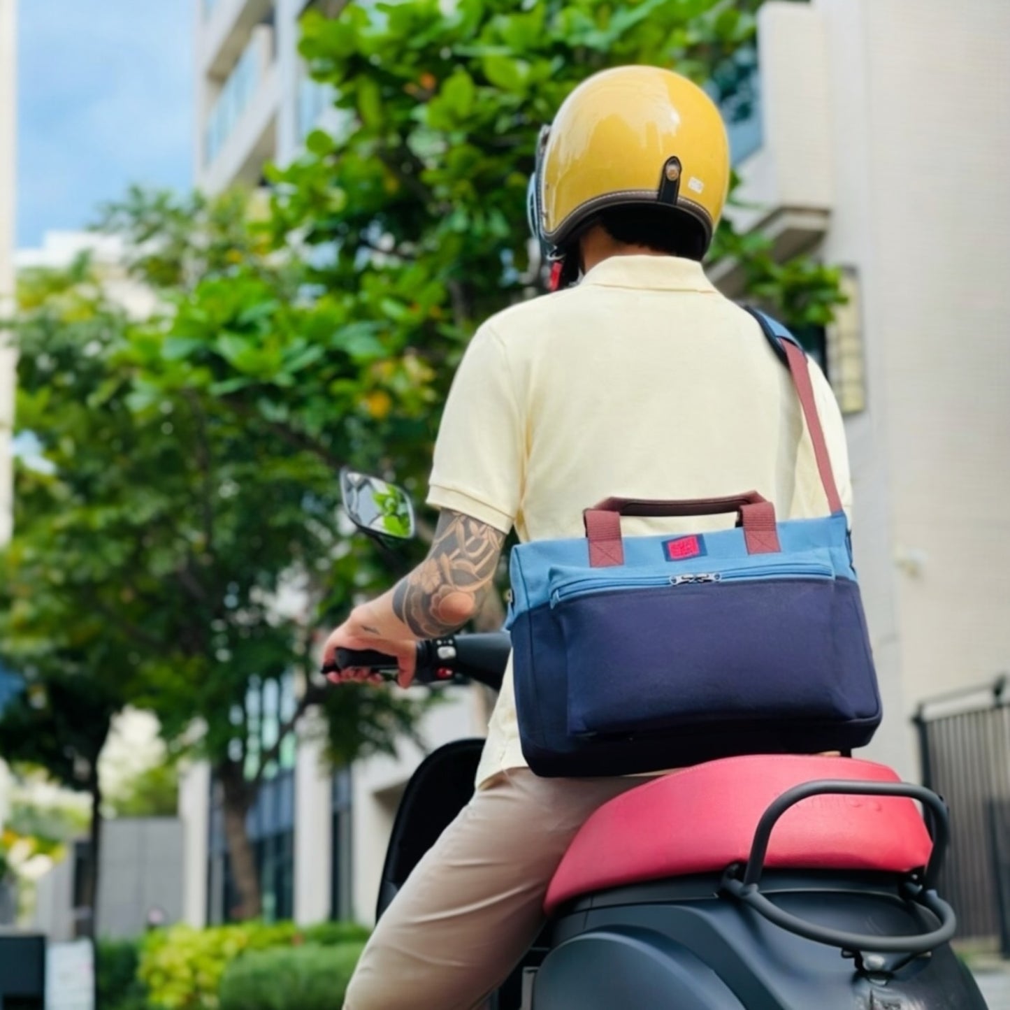 預購款-S-busy 手提。斜背兩用包/電腦包/公事手提包（現至01/15下單預購且付款完成即成立收單。1月中安排生產線製程，預計02/20開始陸續發貨。)