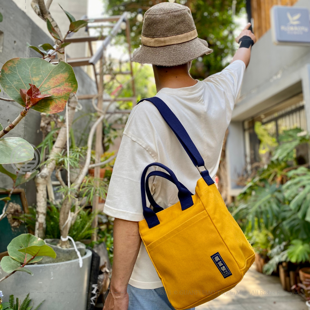 預購款~手提斜背兩用包 帆布書包（現至1/30下單預購且付款完成即確認收單，2月初排程上線製作，預計3/18開始陸續出貨。）