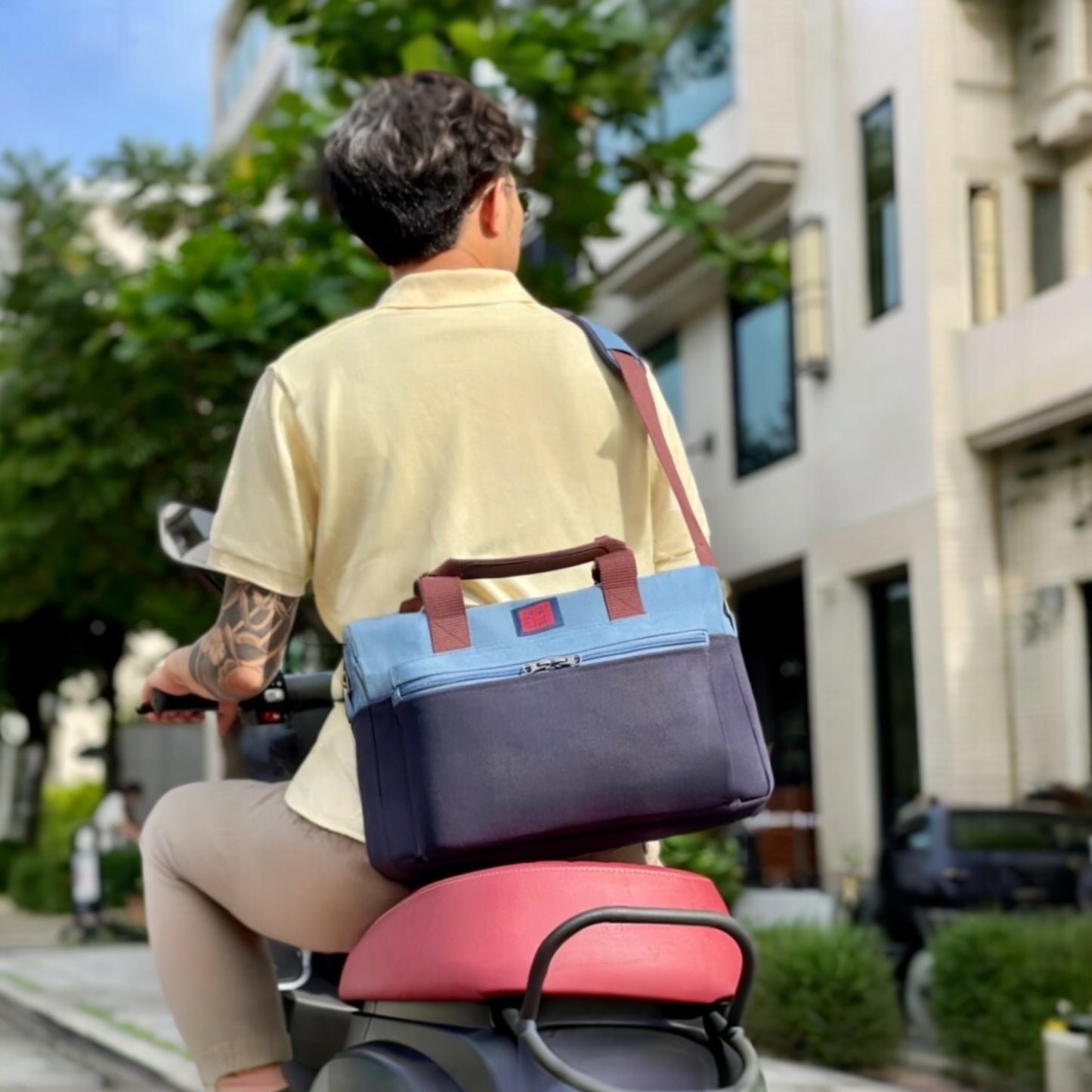 預購款-S-busy 手提。斜背兩用包/電腦包/公事手提包（現至01/15下單預購且付款完成即成立收單。1月中安排生產線製程，預計02/20開始陸續發貨。)